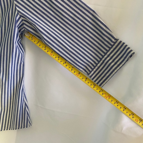 🌷3/$25🌷 Button up shirt - Picture 3 of 4